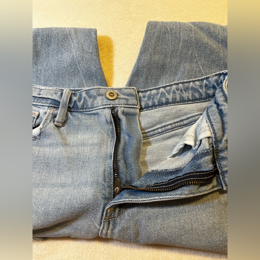 Hollister Ultra High Rise Straight Jeans Light Wash Distressed W27 L25 - Picture 3 of 5